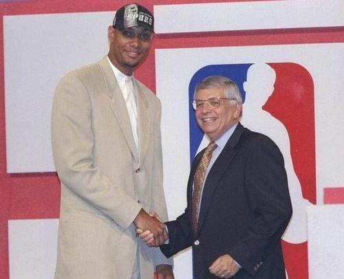 扯出一个洞 扯出一个洞