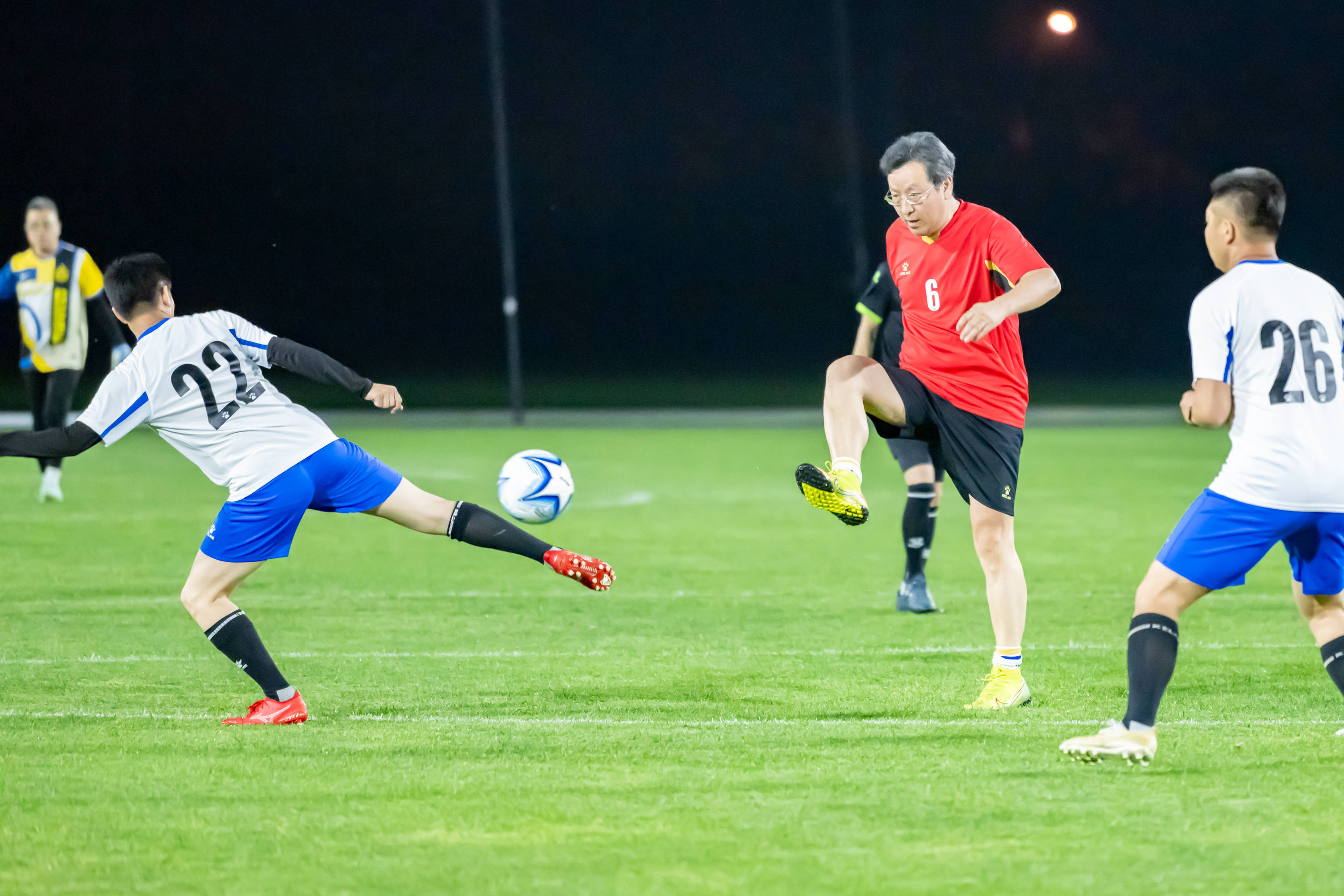 留意平台公 留意平台公